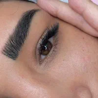خدمات کاشت مژه و لیفت
