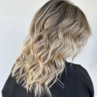 استخدام سالن زیبایی در بهترین لوکیشن رودهن