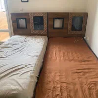 یک عدد تخت تک نفره با تشک