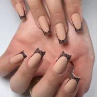 کاشت ناخن ۳۵۰ تومان تخفیف