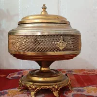 ظروف ومجسمه و شمعدان