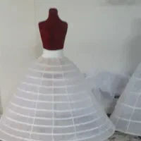 ژپون و شنل و تور و تاج
