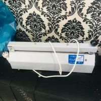 یک عدد دستگاه دوخت پلاستیک بسیار بسیار تمیز