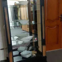 بوفه شیشه نو و کاملا سالم