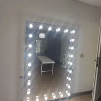 آیینه هالیوودی چراغ دار