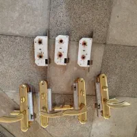 قفل و دستگیره درب سرویس بهداشتی