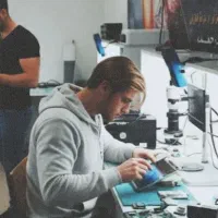 اموزش رایگان تعمیرات موبایل برای بانوان و اقایان