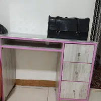 میز مطالعه و ناخن