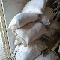 تعدادی نمک خیارشور .