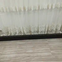 پرده پذیرایی همراه کتیبه و میل پرده