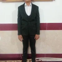 کت شلوار همراه پیراهن سفید وکف