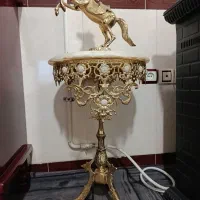 میز برنجی و ساعت برنجی