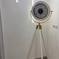 ساعت ایستاده در حد نو بدون کوچکترین ایراد