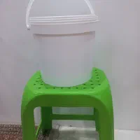 سطل سفید در دار