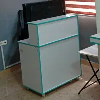 میز کار و ویترین