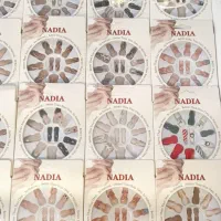 ناخون مصنوعی در حد کاشت