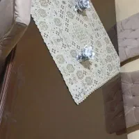 میز ناهارخوری شش نفره سالم و تمیز.