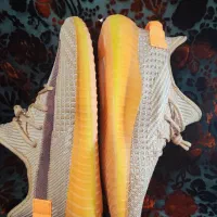 کفش آدیداس ییزی ۳۵۰ نارنجی