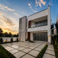 330 متر ویلای مدرن*استخردار*4خواب نخ شمال