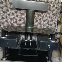 میزتلویزیون شیشه ای
