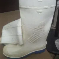 چکمه ولباس کار