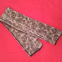 دوتا روسری طرح دار و شال ساده آبی