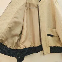 بامبر|لباس|تهران, تسلیحات|دیوار