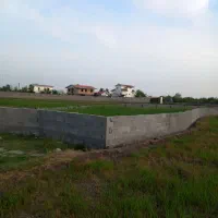 زمین دور دیوار شده  آماده ساخت و ساز