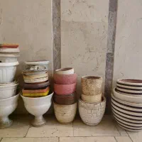 گلدان سفالی و پلاستیکی