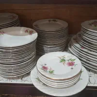 تعدادی چینی گل قرمزی(ژاپن و ایرانی)