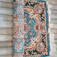 فرش دستبافت گل ابریشم ذرع و نیم