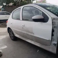 کارگر نقاش خودرو نیمه ماهر