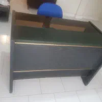 میز تحریر اداری و قفسه کتاب چوبی