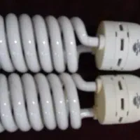 چراغ کم مصرف