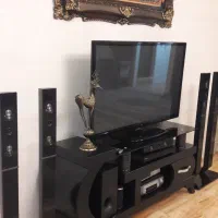 میزتلویزیون‌پایه‌دار