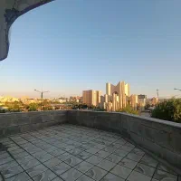 حیاط-کلنگی-چهارراه-ششگلان