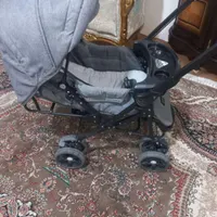 کالسکه برای بچه نو و تمیز