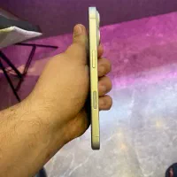 Iphone 16 normal|موبایل|قم, حمام تالار|دیوار