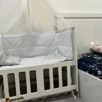 تخت گهواره کنار مادر