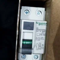 محافظ جان اشنایدر پریز اسپلیت و کولر گازی سه شاخه