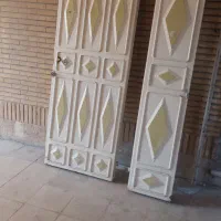 در فلزی دو لنگه ای