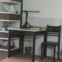 تعدادی میز وصندلی در حد نو