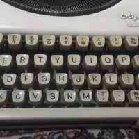 دستگاه تایپ قدیمی
