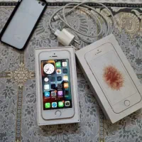 آیفون SE رز گلد در حد آکبند