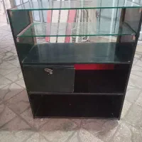 سه عدد ویترین