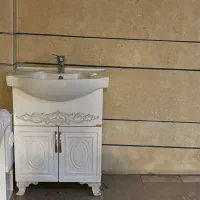 آیینه و کابینت و روشویی با شیرالات