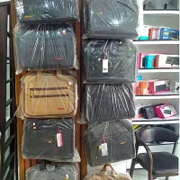 کیف لپ‌تاپ در رنگ و طرح مختلف