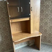 کتابخانه و میز تحریر