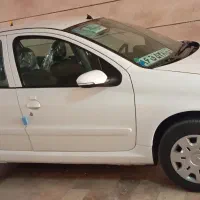 راننده خانوم با خودرو