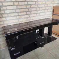 میز تلویزیون شیشه ای